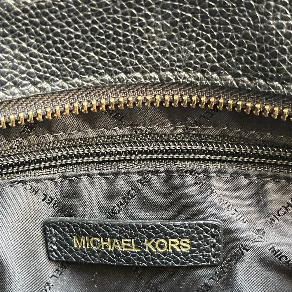 Michael Kors Karson Leather Handbag in black - Picture 12 of 14